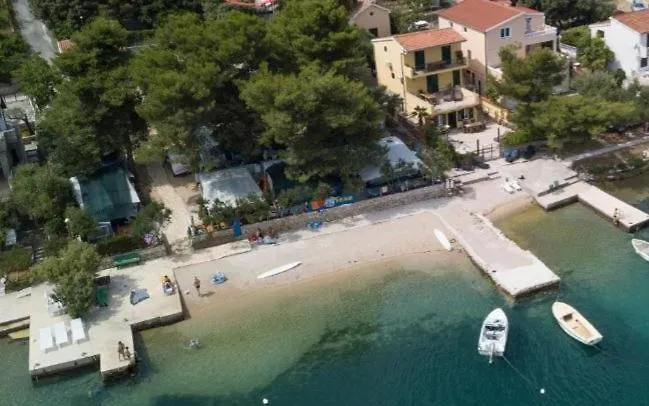 Lumare Apartman Grebastica